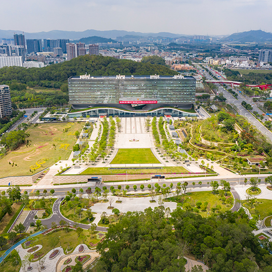 光明高新園區(qū)城市廣場(chǎng)園林綠化工程 ( 設(shè)計(jì)、采購(gòu)、施工項(xiàng)目總承包）